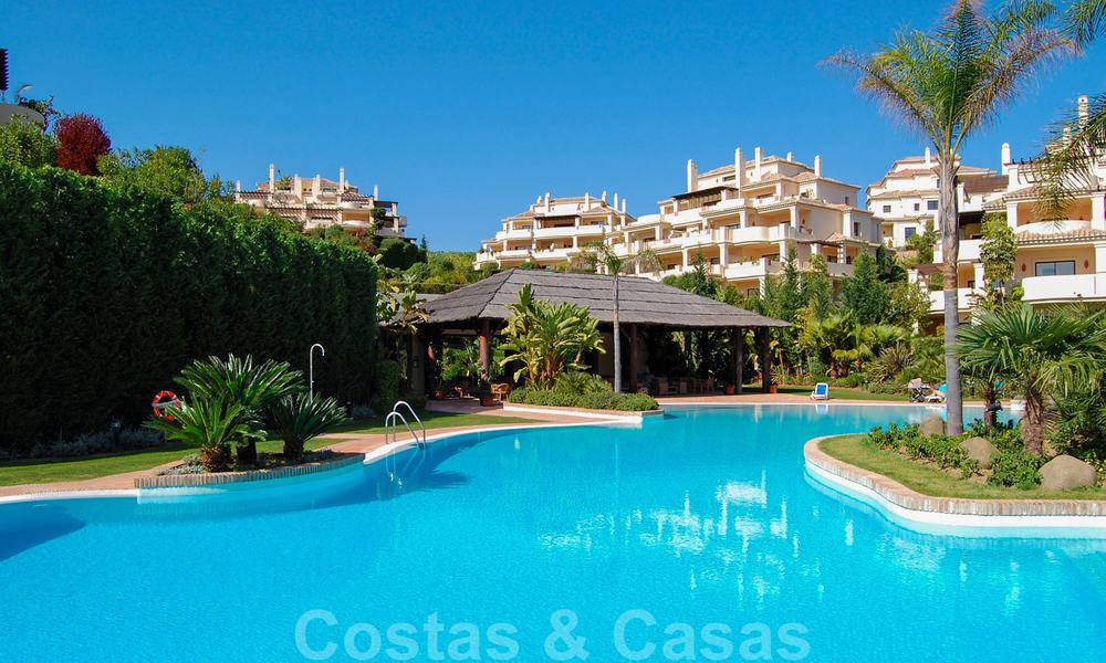Capanes del Golf: Luxury ample apartments for sale surrounded by golf in Marbella - Benahavis 23869